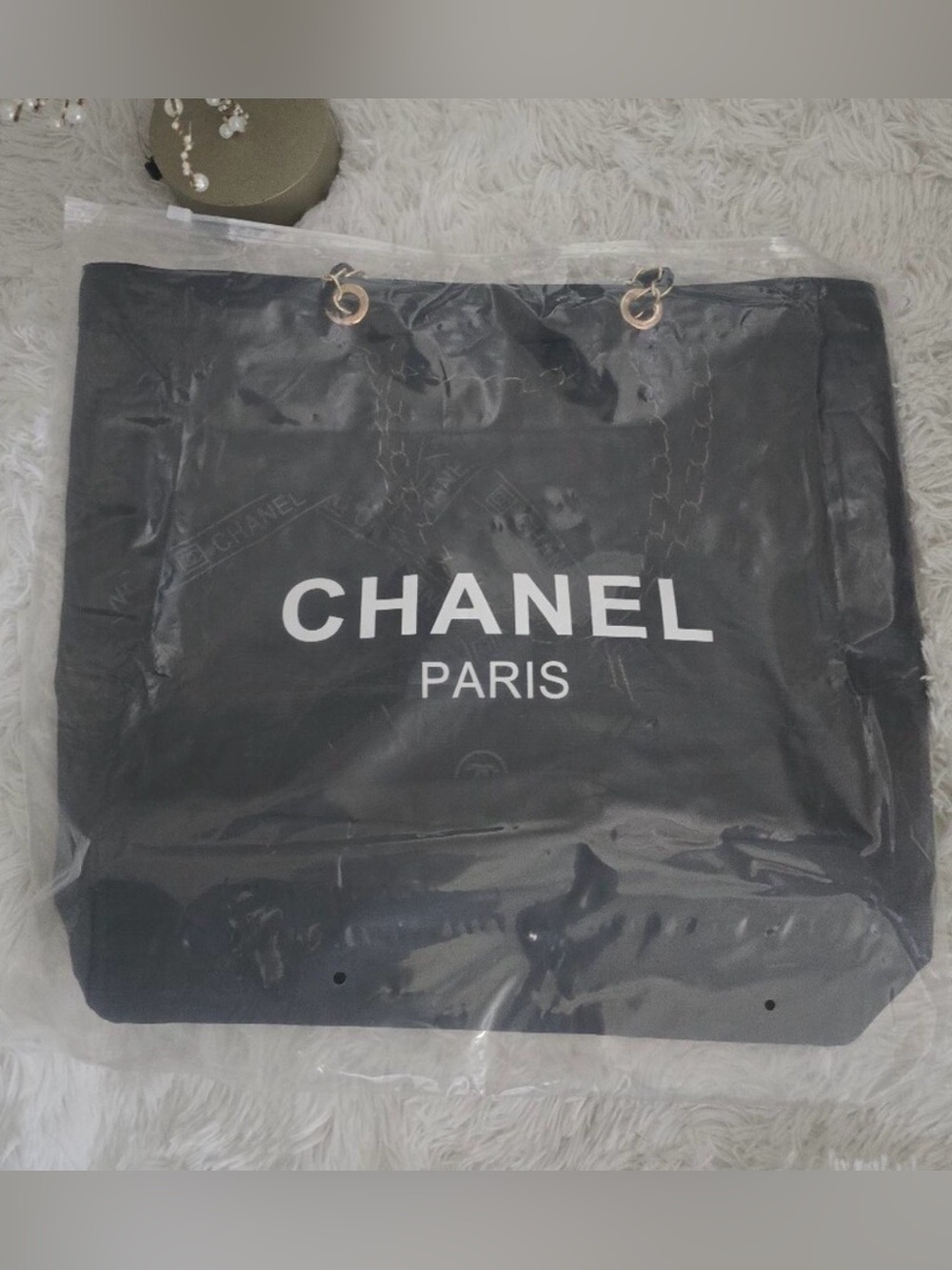 CHANEL GWP✨🖤🤍⭐️Black Logo Tote with Gold-Tone Chain Handles